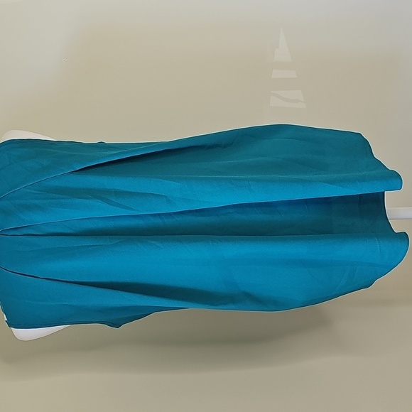 Calvin Klein sleeveless. - Picture 3 of 7